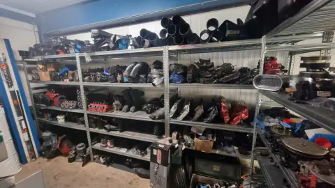 Diverse gebruikte inboard Motor onderdelen voor Mercruiser, Volvo, OMC — Veenendaal