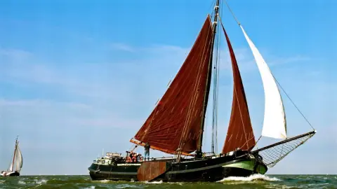 Tjalk Woonschip ex charter — Tholen